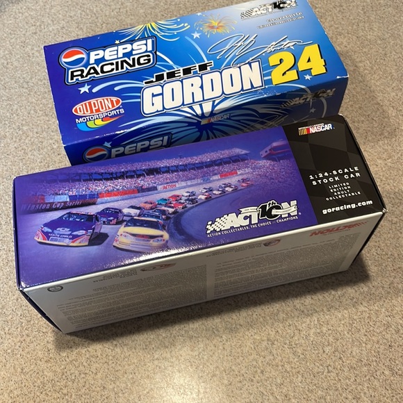 Jeff Gordon # 24 Du Pont /Pepsi/Daytona 2002 Monte Carlo 1:24.Scale Stock Car - Picture 7 of 16